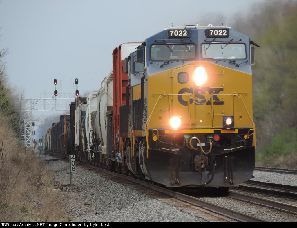 CSX 7022 on Q634